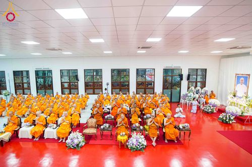 ภาพ No.315498:วันพุธที่ 25 มีนาคม พ.ศ. 2569 พิธีบำเพ็ญกุศล คุณพ่อณรงค์ จินตมากุล  สิริอายุ 99 ปี 11 เดือน โยมบิดา พระครูปลัดรัตนวีรวัฒน์ (รังสฤษดิ์ อิทฺธิจินตโก) ที่ปรึกษาเจ้าคณะจังหวัดปทุมธานี เจ้าอาวาสวัดพระธรรมกาย  ณ ห้องปลูกศรัทธา 2 วัดพระธรรมกาย ปทุมธานี