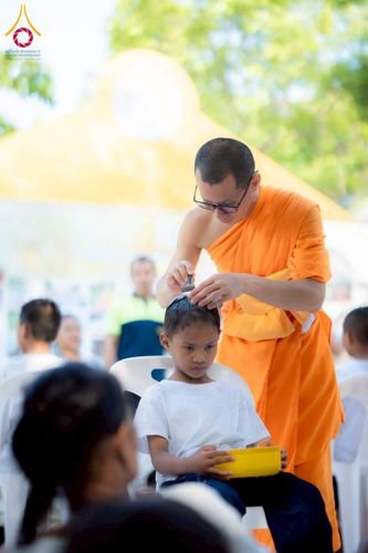 ภาพ No.216858:วันเสาร์ที่ 5 เมษายน พ.ศ. 2568 พิธีตัดปอยผม พิธีขอขมาผู้ปกครอง พิธีมอบบาตรและผ้าไตร พิธีบรรพชา ณ ศูนย์ปฏิบัติธรรมและศูนย์อบรมเยาวชนพระนครศรีอยุธยา ต.พุทเลา อ.บางปะหัน จ.พระนครศรีอยุธยา