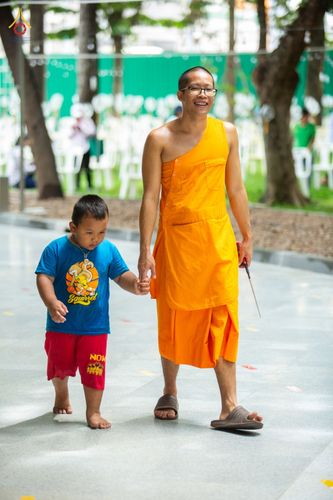 ภาพ No.88675:คณะสงฆ์ เจ้าหน้าที่ และสาธุชน ทุ่มเทแรงกายแรงใจเตรียมงาน เพื่องานวันครูผู้ค้นพบวิชชาธรรมกาย ตั้งแต่วันที่ 20 กันยายน พ.ศ. 2566