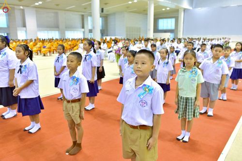 ภาพ No.233753:วันเสาร์ที่ 19 กรกฎาคม พ.ศ.2568 วันมหารำลึก ครั้งที่ 35 พิธีรำลึกถึงนักสร้างบารมี , พิธีสวดพระพุทธมนต์ , พิธีทอดผ้าบังสกุลและถวายไทยธรรม วัดพระธรรมกาย