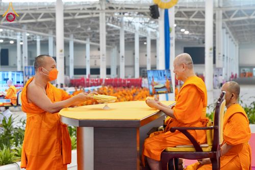 ภาพ No.127053:พิธีมอบใบประกาศเกียรติคุณองค์กรนานาชาติ และหน่วยงานที่ชักชวนคนร่วมโครงการนั่งสมาธิเพื่อสันติภาพโลกมากที่สุด วันอาทิตย์ที่ 1 มีนาคม พ.ศ. 2567 ณ สภาธรรมกายสากล วัดพระธรรมกาย