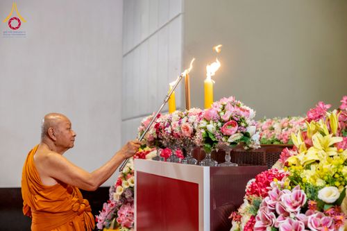 ภาพ No.231228:วันพฤหัสบดีที่ 3 กรกฏาคม พ.ศ. 2568 พิธีมุทิตาสักการะพระภิกษุนาคหลวง พระมหาพนาวัฒน์ ธมฺมนฺตคามี (จันทร์เผือก) เปรียญธรรม ๙ ประโยค ณ วัดพระธรรมกาย ปทุมธานี