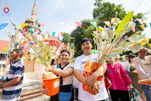 ภาพ No.171690:พิธีทอดกฐิน ณ วัดมหาโพธิ์ จ.ลพบุรี ในโครงการกฐินสามัคคีทั่วไทย 30,000 วัด บูชาธรรม 80 ปี หลวงพ่อธัมมชโย โดยคณะศิษยานุศิษย์วัดพระธรรมกาย วันที่ 27 ตุลาคม พ.ศ. 2567