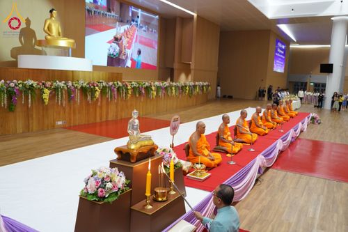 ภาพ No.196029:ผู้ว่าปทุมฯ เปิดงานวันครู ครั้งที่ 69 พ.ศ. 2568 จังหวัดปทุมธานี “เรียนดี มีความสุข : ครูไทยร่วมใจปฏิวัติการศึกษา เด็กฉลาดคิด ฉลาดทำ” ณ วัดพระธรรมกาย - รวมใจระลึกถึงพระคุณบูรพาจารย์ ยกย่องเชิดชูเกียรติผู้ประกอบวิชาชีพทางการศึกษาที่ประกอบคุณงามความดี 