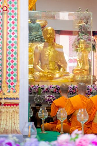 ภาพ No.112154:พิธีจุดประทีปถวายเป็นพุทธบูชา และบูชาธรรมมหาปูชนียาจารย์ พระมงคลเทพมุนี(สด จนฺทสโร) ในโครงการธรรมยาตรา กตัญญูบูชา มหาปูชนียาจารย์ พระมงคลเทพมุนี(สด จนฺทสโร) พระผู้ปราบมาร อนุสรณ์สถาน 7 แห่ง ปีที่ 12 วันที่ 14 มกราคม พ.ศ. 2567 ณ วัดสองพี่น้อง อ.สองพี่น้อง