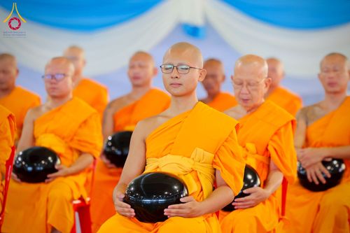 ภาพ No.223325:วันวิสาขบูชา วันอาทิตย์ที่ 11 พฤษภาคม พ.ศ. 2568 พิธีตักบาตร และปฎิบัติธรรม ณ สภาธรรมกายสากล วัดพระธรรมกาย
