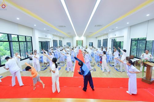 ภาพ No.250043:วันที่ 26-28 กันยายน พ.ศ. 2568 โครงการอบรมอุบาสกแก้ว อุบาสิกาแก้ว รุ่นที่ 3 ตัวแทนทอดกฐินสามัคคีทั่วไทย 30,000 วัด ณ ศูนย์ปฏิบัติธรรมจันทบุรี จ.จันทบุรี