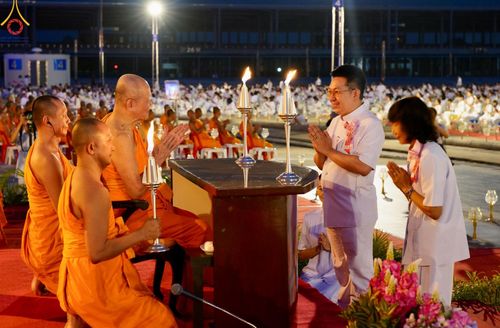 ภาพ No.160566:พิธีจุดประทีป 20,000 ดวง บูชาพระมหาธรรมกายเจดีย์ และบูชาพระมงคลเทพมุนี (สด จนฺทสโร) พระผู้ปราบมาร ณ ลานธรรม พระมหาธรรมกายเจดีย์ วัดพระธรรมกาย จ.ปทุมธานี วันที่ 10 ตุลาคม พ.ศ. 2567