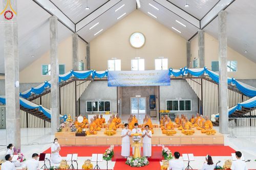 ภาพ No.86032:งานบุญครบรอบ 12 ปี ณ ศูนย์อบรมเยาวชนนครปฐม วันเสาร์ ที่ 19 สิงหาคม พ.ศ. 2566 พิธีทอดผ้าป่าบำรุงศูนย์ และพิธีเจริญพระพุทธมนต์ ฉลองหอฉันคุณยายฯ ประธานสงฆ์  พระมหาคมสัน  ธมฺมาสนฺโน ประธานบุญพิธี กัลฯสุนทรินทร์  จันทนา และคณะเจ้าภาพจังหวัดนครปฐม