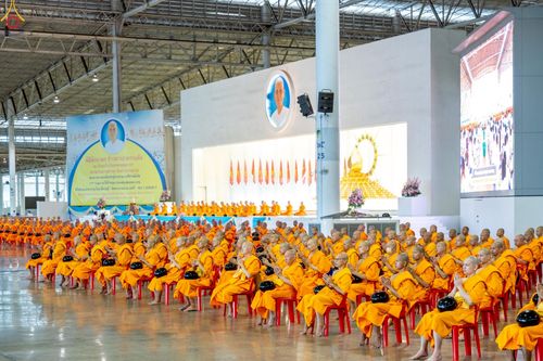 ภาพ No.243461:วันที่ 7 กันยายน พ.ศ. 2568 พิธีตักบาตร ข้าวสารอาหารแห้ง ในวันครูผู้ค้นพบวิชชาธรรมกาย ณ บ้านแก้วเรือนทองคุณยายฯ สภาธรรมกายสากล วัดพระธรรมกาย