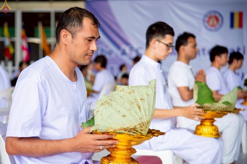 ภาพ No.230761:วันที่ 28 มิถุนายน พ.ศ. 2568 พิธีตัดปอยผมและปลงผม โครงการบวชพระนานาชาติ AEC & WAB รุ่นที่ 9 ณ วิหารคด 2 วัดพระธรรมกาย