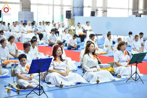 ภาพ No.238080:วันอังคารที่ 12 สิงหาคม พ.ศ. 2568 กิจกรรมวันแม่แห่งชาติ พิธีเปิดห้องปฎิบัติธรรม "กลางใส ใจสว่าง" (World Inner Peace Meditation Room) พิธีลูกกราบคุณแม่-คุณพ่อ พิธีทอดผ้าป่ากองทุนเลี้ยงพระ&กฐิน 30,000 วัด(บูชาธรรมหลวงพ่อ) พิธีไถ่โคท้อง 2 ตัว  ณ วิหารคด 2 ว