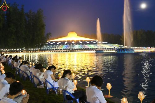 ภาพ No.170281:พิธีลอยกระทงธรรม ณ สระเศรษฐีทะเลบุญ มหาวิหารพระมงคลเทพมุนีฯ วัดพระธรรมกาย วันศุกร์ที่ 15 พฤศจิกายน พ.ศ.2567 (วันเพ็ญ 15 ค่ำ เดือน 12)