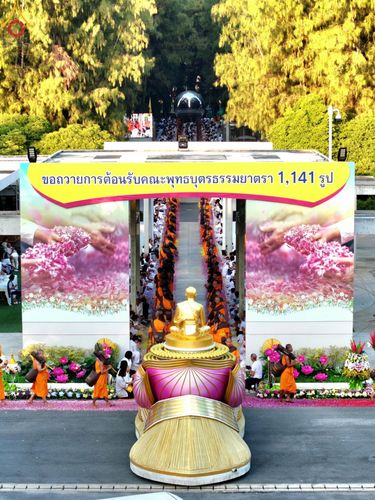 ภาพ No.188743:พิธีต้อนรับพระธรรมยาตรา ในโครงการธรรมยาตรา กตัญญูบูชา มหาปูชนียาจารย์ พระมงคลเทพมุนี(สด จนฺทสโร) พระผู้ปราบมาร อนุสรณ์สถาน 7 แห่ง ปีที่ 13 วันที่ 3 มกราคม พ.ศ. 2568 ณ อนุสรณ์สถานมหาวิหารพระมงคลเทพมุนี (โลตัสแลนด์) อ.สองพี่น้อง จ.สุพรรณบุรี