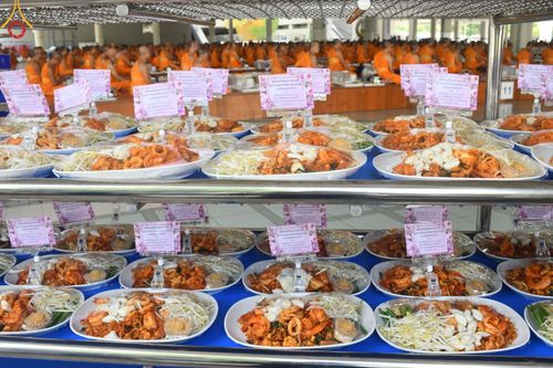 ภาพ No.157653:พิธีถวายภัตตาหารเมนูสวรรค์ ในพรรษาแห่งการเข้าถึงธรรม วันเสาร์ที่ 28 กันยายน พ.ศ. 2567 ณ หอฉันคุณยายอาจารย์ฯ วัดพระธรรมกาย