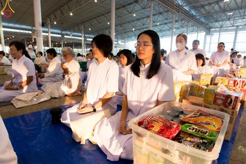 ภาพ No.177559:พิธีตักบาตรและพิธีบูชาข้าวพระ ในวันอาทิตย์ต้นเดือนที่ 1 ธันวาคม พ.ศ. 2567 ณ สภาธรรมกายสากล วัดพระธรรมกาย