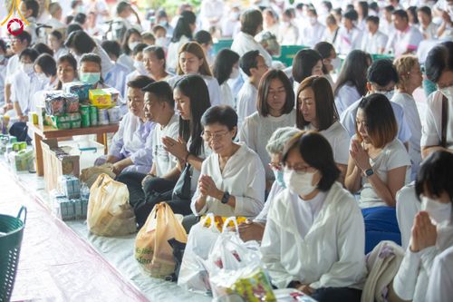 ภาพ No.115455:พิธีตักบาตรฉลองพระใหม่ ในโครงการอุปสมบทหมู่บูชาธรรม 115 ปี คุณยายอาจารย์มหารัตนอุบาสิกาจันทร์ ขนนกยูง วันที่ 19  มกราคม พ.ศ. 2567 ณ มหารัตนวิหารคด วัดพระธรรมกาย