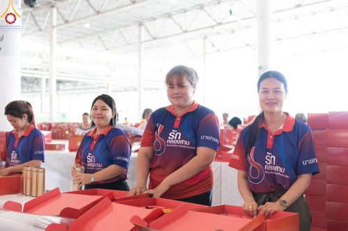 ภาพ No.212008:วันจันทร์ที่ 17 มีนาคม พ.ศ. 2568 บุญบรรจุกล่องไทยธรรม เพื่อถวายแด่พระสังฆาธิการ 40,000 กว่าวัดทั่วไทย ในวันคุ้มครองโลก 22 เมษายน พ.ศ. 2568 ณ บ้านแก้วเรือนทองคุณยายฯ วัดพระธรรมกาย