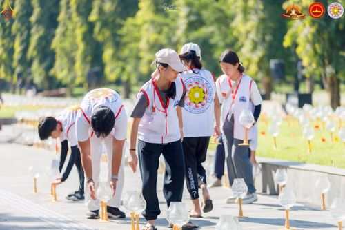 ภาพ No.224732:วันที่ 11 -12 พฤษภาคม พ.ศ. 2568 คณะพระอาจารย์ เจ้าหน้าที่ อาสาสมัคร นักศึกษา ทั้งชาวอินโดนีเซีย และชาวไทย ร่วมแรงร่วมใจ เตรียมงาน เก็บงาน ในวันวิสาขบูชา ณ พระมหาเจดีย์บรมพุทโธ ประเทศอินโดนีเซีย