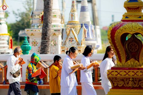 ภาพ No.189296:พิธีทอดผ้าป่าทำนุบำรุงศาสนสถาน ในโครงการธรรมยาตรา กตัญญูบูชา มหาปูชนียาจารย์ พระมงคลเทพมุนี(สด จนฺทสโร) พระผู้ปราบมาร อนุสรณ์สถาน 7 แห่ง ปีที่ 13 ณ วัดใหม่นพรัตน์  ต.เนินพระปรางค์ อ.สองพี่น้อง จ.สุพรรณบุรี วันที่ 5 มกราคม พ.ศ. 2568