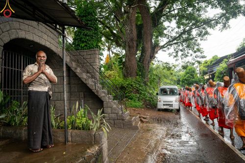 ภาพ No.140917:PhotoStory มหาศรัทธา ธรรมยาตราศรีลังกา EP.5 โครงการสยาม-ลังกา ธรรมยาตรา ฉลองเทศกาลวิสาขบูชาแห่งชาติ ศรีลังกา บูชาธรรม 80 ปีหลวงพ่อธัมมชโย เส้นทางจาก เมืองดัมบูลลา ไปยัง เมืองมาตะเล ตั้งแต่วันที่ 17-20 พฤษภาคม พ.ศ.2567