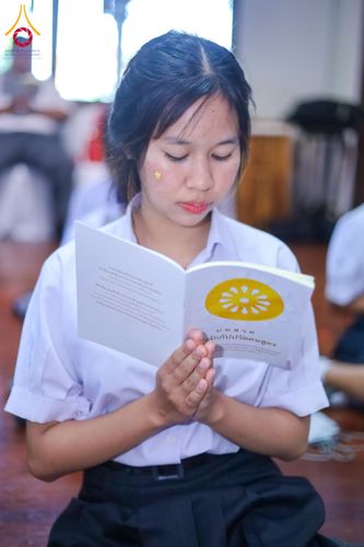 ภาพ No.180136:กิจกรรมวันรวมพลังเด็กดี V-Star ผู้นำฟื้นฟูศีลธรรมโลก ประจำปีพุทธศักราช 2567 จังหวัดสุโขทัย เพื่อรวมพลังสร้างความดี นั่งสมาธิภาวนาถวายเป็นพุทธบูชา และเพื่อส่งเสริมการเรียนรู้พระพุทธศาสนา วันที่ 3 ธันวาคม พ.ศ. 2567