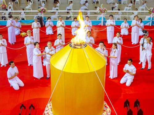 ภาพ No.233941:วันอาทิตย์ที่ 20 กรกฎาคม พ.ศ.2568 พิธีจุดเทียนใจ ไฟนิรันด์ อนันตชัย วัดพระธรรมกาย