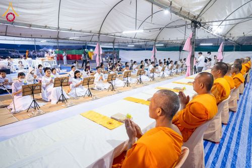 ภาพ No.199349:พิธีถวายภัตตาหารเป็นสังฆทาน แด่พระธรรมยาตรา ณ อนุสรณ์สถานบางปลา วัดบางปลา อำเภอบางเลน จังหวัดนครปฐม ในโครงการธรรมยาตรา กตัญญูบูชา มหาปูชนียาจารย์ พระมงคลเทพมุนี(สด จนฺทสโร) พระผู้ปราบมาร อนุสรณ์สถาน 7 แห่ง ปีที่ 13 วันที่ 22 มกราคม พ.ศ. 2568