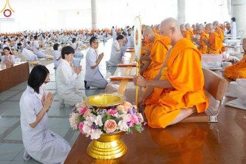 ภาพ No.91534:พิธีบุพเปตพลี ครั้งที่ 142 ร่วมอุทิศบุญแด่หมู่ญาติที่ล่วงลับไปแล้ว และสืบทอดอายุพระพุทธศาสนา วันอาทิตย์ที่ 29 ตุลาคม พ.ศ. 2566 (วันพระขึ้น 15 ค่ำ เดือน 11) ณ หอฉันคุณยายอาจารย์ฯ วัดพระธรรมกาย