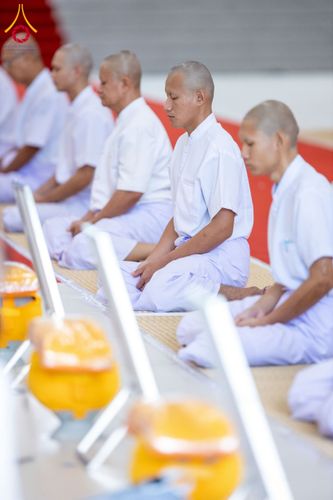 ภาพ No.256172:วันที่ 4 ตุลาคม พ.ศ. 2568 พิธีบรรพชาอุปสมบท  โครงการอุปสมบทหมู่บูชาธรรม 141 ปี  พระมงคลเทพมุนี (สด จนฺทสโร) ณ โบสถ์พระไตรปิฏก วัดพระธรรมกาย จ.ปทุมธานี