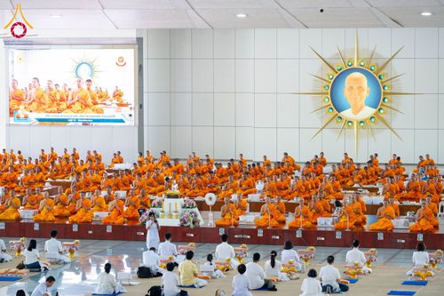 ภาพ No.210597:วันเสาร์ที่ 8 มีนาคม พ.ศ. 2568 พิธีสวดพระพุทธมนต์ และถวายภัตตาหารเมนูสวรรค์แด่พระภิกษุ สามเณร ณ หอฉันคุณยายอาจารย์ฯ วัดพระธรรมกาย