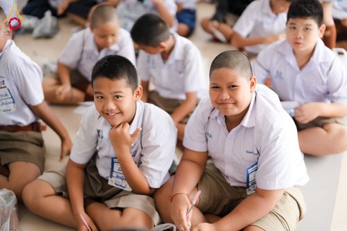 ภาพ No.180903:กิจกรรมวันรวมพลังเด็กดี V-Star ผู้นำฟื้นฟูศีลธรรมโลก ประจำปีพุทธศักราช 2567 จังหวัดสุพรรณบุรี ณ ศูนย์ปฏิบัติธรรมพระมงคลเทพมุนี อำเภอสองพี่น้อง จังหวัดสุพรรณบุรี วันที่ 21 พฤศจิกายน พ.ศ.2567