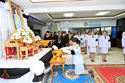 ภาพ No.260874:อำเภอคลองหลวง จัดพิธีสรงน้ำพระบรมศพ สมเด็จพระนางเจ้าสิริกิติ์ พระบรมราชินีนาถ พระบรมราชชนนีพันปีหลวง  ด้วยสำนึกในพระมหากรุณาธิคุณตราบนิจนิรันดร์ วันที่ 26 ตุลาคม พ.ศ. 2568 เวลา 09.30 น. ณ ที่ว่าการอำเภอคลองหลวง จังหวัดปทุมธานี