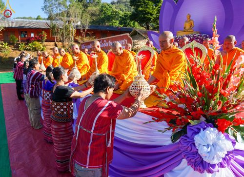 ภาพ No.125221:พิธีตักบาตรเนื่องในวันมาฆบูชา ณ สนามโรงเรียนบ้านนาเกียน  อำเภออมก๋อย จังหวัดเชียงใหม่ วันเสาร์ที่ ๒๔ กุมภาพันธ์ พ.ศ. ๒๕๖๗