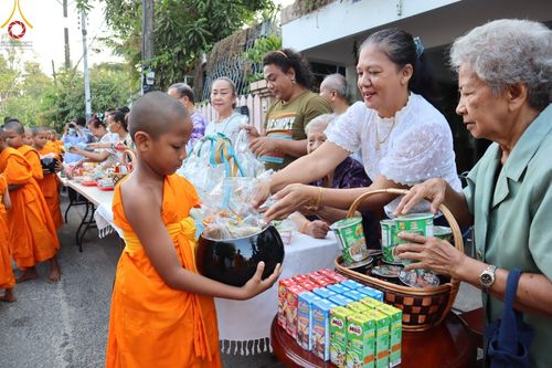 ภาพ No.61053:สามเณรออกบิณฑบาต และกิจกรรมอบรมสามเณร ในโครงการบรรพชาสามเณรฟื้นฟู พระพุทธศาสนาทั่วไทย ณ ศูนย์อบรมที่พักสงฆ์บ้านร่มเย็น จ.นราธิวาส วันที่ 2-15 เมษายน พ.ศ. 2567