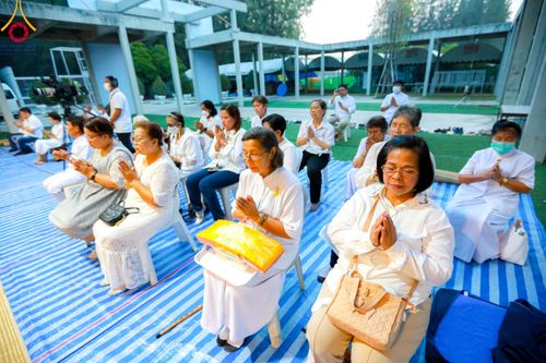 ภาพ No.110988:พิธีถวายภัตตาหารเป็นสังฆทาน แด่คณะพระธรรมยาตราฯ ในโครงการธรรมยาตรา กตัญญูบูชา มหาปูชนียาจารย์ พระมงคลเทพมุนี(สด จนฺทสโร) พระผู้ปราบมาร อนุสรณ์สถาน 7 แห่ง ปีที่ 12 วันที่ 13 มกราคม พ.ศ. 2567 ณ อนุสรณ์สถานมหาวิหารพระมงคลเทพมุนี  (โลตัสแลนด์) อ.สองพี่น้อง จ