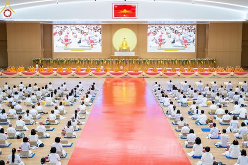 ภาพ No.138784:พิธีถวายกองทุนสนับสนุน การสร้างพระไตรปิฎกฉบับธรรมชัย และอนุรักษ์คัมภีร์ใบลาน น้อมบูชาธรรมหลวงพ่อธัมมชโย 80 ปี ณ ห้องแก้วสารพัดนึก 2 วัดพระธรรมกาย วันเสาร์ที่ 1 มิถุนายน พศ. 2567