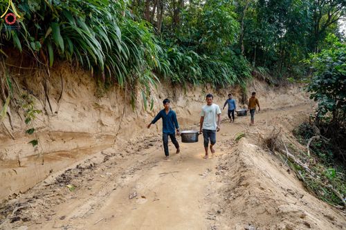 ภาพ No.127579:Photo Story ปฐมบรรพชาชาวพุทธมาร์มา Episode 2/5 วันที่ 6-7 กุมภาพันธ์ พ.ศ. 2567  โครงการบรรพชาครั้งประวัติศาสตร์ แห่งเทือกเขาจิตตะกอง  ครั้งแรกของชาวพุทธมาร์มา บังกลาเทศ บูชาธรรม 80 ปีหลวงพ่อธัมมชโย ณ วัดธัมจักร อรัญกุฏิ เมืองรัมการ์ คาร์กาชารี บังกลาเทศ