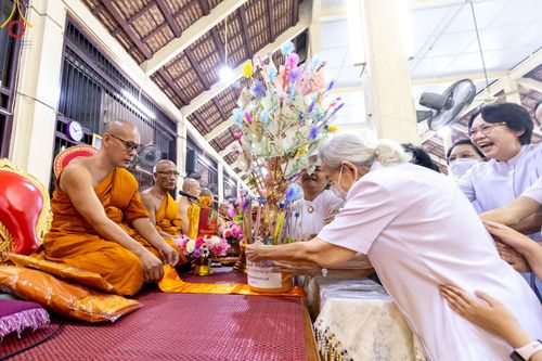 ภาพ No.162443:โครงการกฐินสามัคคีทั่วไทย 30,000 วัด  บูชาธรรม 80 ปี หลวงพ่อธัมมชโย  โดย คณะศิษยานุศิษย์วัดพระธรรมกาย ณ วัดลานตากฟ้า อ.นครชัยศรี จ.นครปฐม วันศุกร์ที่ 18 ตุลาคม พ.ศ. 2567