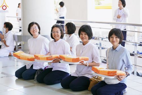 ภาพ No.147733:พิธีถวายภัตตาหารเมนูสวรรค์ ในพรรษาแห่งการเข้าถึงธรรม วันเสาร์ที่ 10 สิงหาคม พ.ศ. 2567 ณ หอฉันคุณยายอาจารย์ฯ วัดพระธรรมกาย