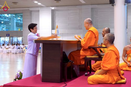 ภาพ No.232135:วันอาทิตย์ที่ 6 กรกฏาคม พ.ศ. 2568 พิธีมอบโล่เกียรติคุณ สวดธัมมจักกัปปวัตตนสูตร และรางวัลโครงการผู้นำแสงสว่างออนไลน์ ณ ห้องแก้วสารพัดนึก1 สภาธรรมกายสากล วัดพระธรรมกาย