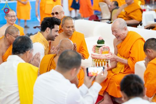 ภาพ No.185235:พิธีถวายมหาสังฆทาน 1,000 วัด ในวาระอายุวัฒนมงคล 84 ปี หลวงพ่อทัตตชีโว วันอาทิตย์ที่ 22 ธันวาคม พ.ศ. 2567 ณ สภาธรรมกายสากล วัดพระธรรมกาย