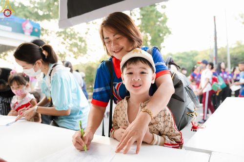 ภาพ No.111213:กิจกรรมงานวันเด็กแห่งชาติ รวมพลังเด็กเก่งและดี สร้างความดีสากล ปีที่ 6 ร่วมจัดโดย เทศบาลเมืองท่าโขลง พุทธสมาคมปทุมธานี องค์การบริหารส่วนตำบลคลองสาม ณ วัดพระธรรมกาย จ.ปทุมธานี วันที่ 13 มกราคม พ.ศ. 2567