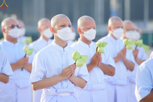 ภาพ No.82664:พิธีเวียนประทักษิณ, พิธีวันทาเจดีย์ ณ มหาธรรมกายเจดีย์  พิธีบรรพชาหมู่พระพี่เลี้ยงเข้าพรรษา, ธรรมทายาทอุดมศึกษา รุ่นที่ 50(ภาคฤดูฝน) และธรรมทายาทพุทธศาสตร์สากล รุ่นที่ 7 (ภาคฤดูฝน) วันเสาร์ที่ 17 มิถุนายน พ.ศ. 2566 ณ  โบสถ์พระไตรปิฎก วัดพระธรรมกาย จ.ปทุม