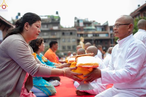 ภาพ No.77613:พิธีตัดปอยผมและปลงผมนาคธรรมทายาท ในโครงการบรรพชาสามเณรหมู่ ประเทศเนปาล วันที่ 11 มีนาคม พ.ศ.2566