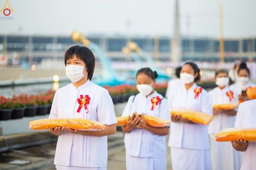 ภาพ No.79731:พิธีเวียนประทักษิณ ณ พระมหาธรรมกายเจดีย์ และพิธีวันทาเจดีย์ ในโครงการบรรพชาสามเณรฟื้นฟูพระพุทธศาสนาทั่วไทย วันเสาร์ที่ 8 เมษายน พ.ศ.2566