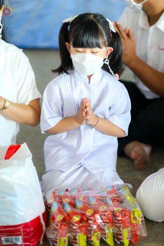 ภาพ No.81484:พิธีตักบาตร ข้าวสารอาหารแห้ง และพิธีบูชาข้าวพระ ณ สภาธรรมกายสากล วัดพระธรรมกาย วันเสาร์ที่ 3 มิถุนายน 2566