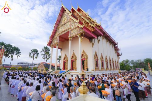 ภาพ No.278563:วันอาทิตย์ที่ 14 ธันวาคม พ.ศ.2568  พิธีเวียนประทักษิณ พิธีวันทาสีมาพระประธาน โครงการบวชบูชาธรรมมหาปูชนียาจารย์ ของศูนย์ปฏิบัติธรรมบุรีรัมย์ ณ วัดกลาง พระอารามหลวง จังหวัดบุรีรัมย์