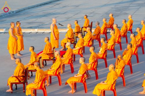 ภาพ No.285247:วันจันทร์ที่ 15 ธันวาคม พ.ศ.2568  บันทึกภาพหมู่ประวัติศาสตร์ โครงการบรรพชาอุปสมบทหมู่  รุ่นบูชาธรรมมหาปูชนียาจารย์ ประจำปี 2568 ณ ลานธรรมมหาธรรมกายเจดีย์ วัดพระธรรมกาย