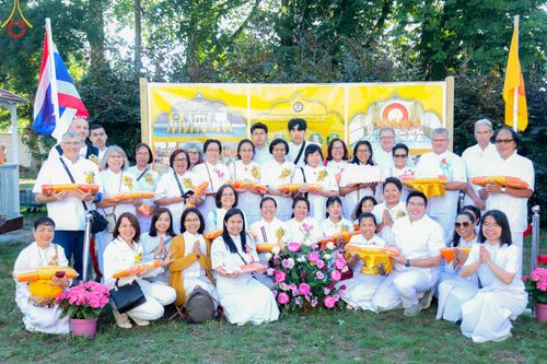 ภาพ No.83807:พิธีเวียนประทักษิณ,พิธีบรรพชาและพิธีอุปสมบทหมู่ ในโครงการอบรมพระธรรมทายาทในทวีปยุโรป  รุ่นที่ 9 วันอาทิตย์ที่ 16 กรกฎาคม พ.ศ. 2566 ณ วัดพระธรรมกายเบเนลักซ์  ประเทศเบลเยียม